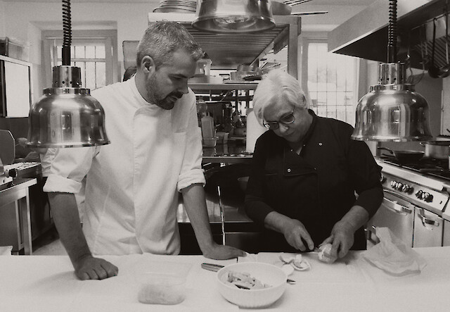 Negli anni 90 è la Toscana a rafforzare l'esperienza di Chef Mariella e Andrea, regalando loro i sapori e gli ingredienti che incontrano e sposano le ricette di casa.